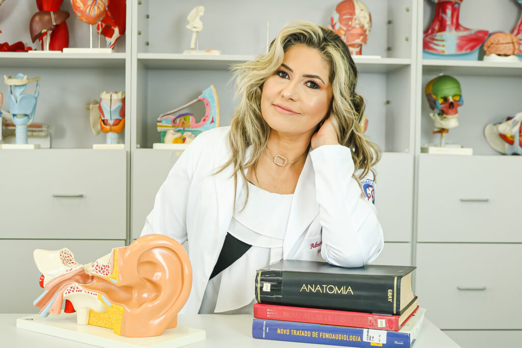 Dra. Adneusa C. Pereira — Fonoaudióloga