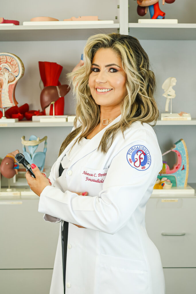 Dra. Adneusa C. Pereira — Fonoaudióloga